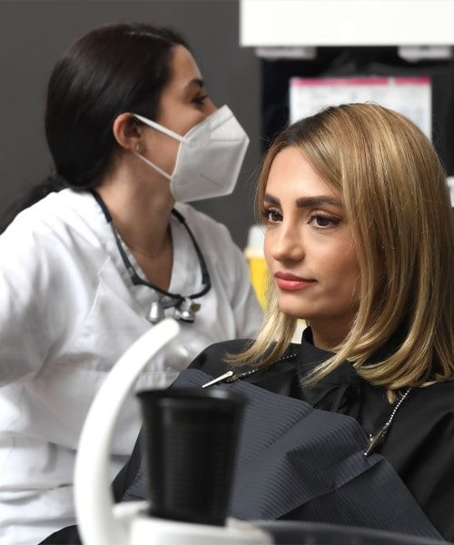 Bleaching_Implantologie_professionelle_zahnreinigung_veneers_zahnarztpraxis_frankfurt01-min