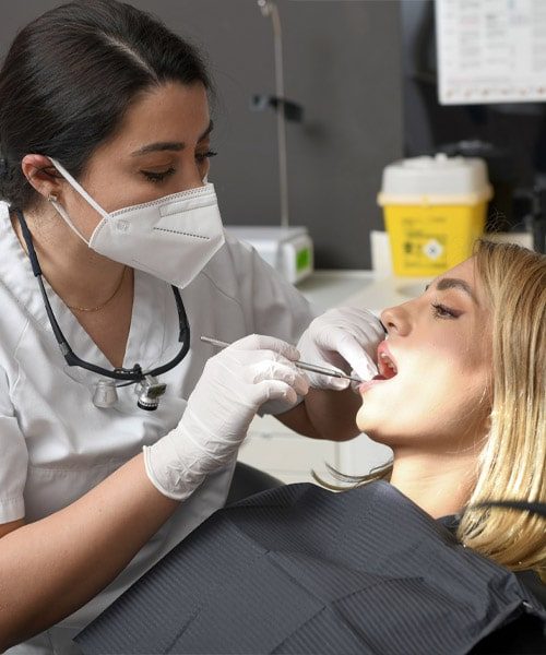 Bleaching_Implantologie_professionelle_zahnreinigung_veneers_zahnarztpraxis_frankfurt02-min